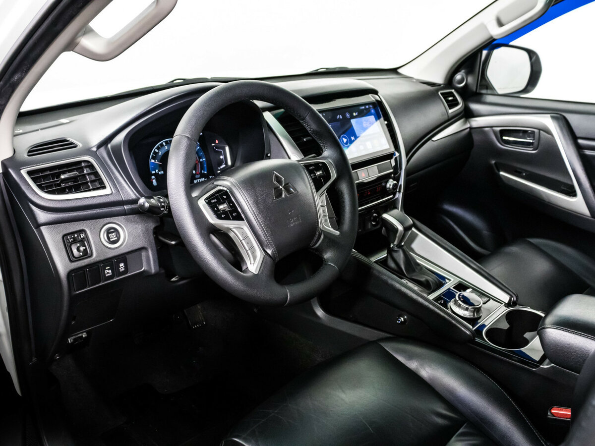 Mitsubishi Montero Sport III Рестайлинг, 2022 Фото №11