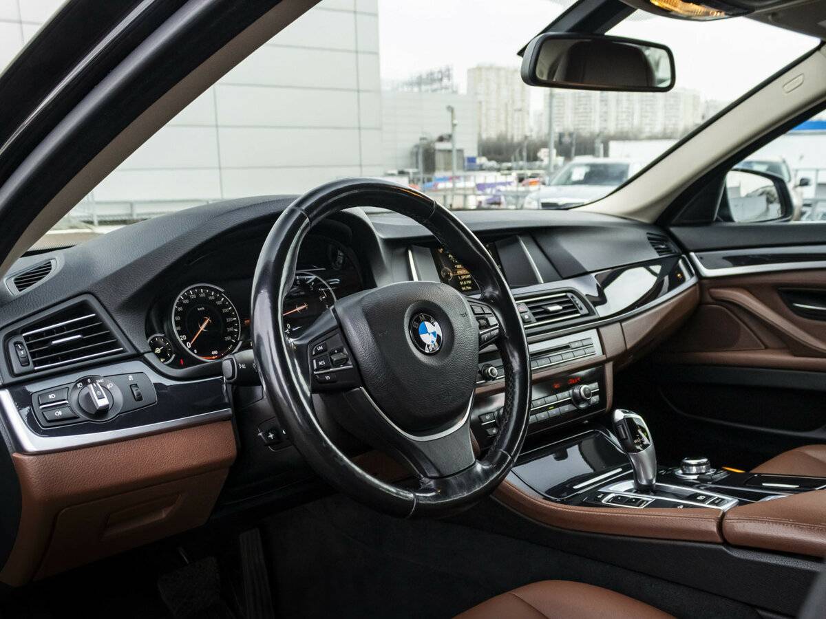 BMW 5 серии 528i xDrive VI (F10/F11/F07) Рестайлинг, 2016 Фото №11