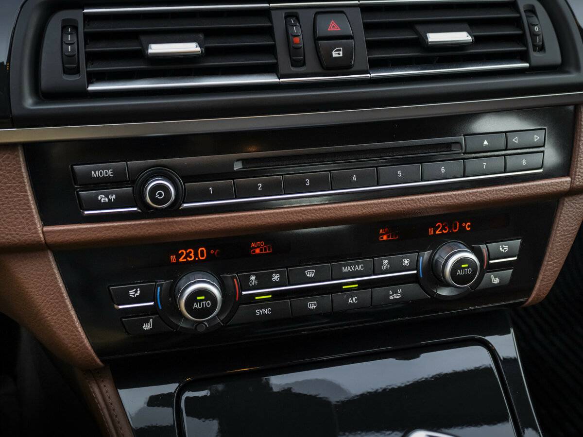 BMW 5 серии 528i xDrive VI (F10/F11/F07) Рестайлинг, 2016 Фото №16