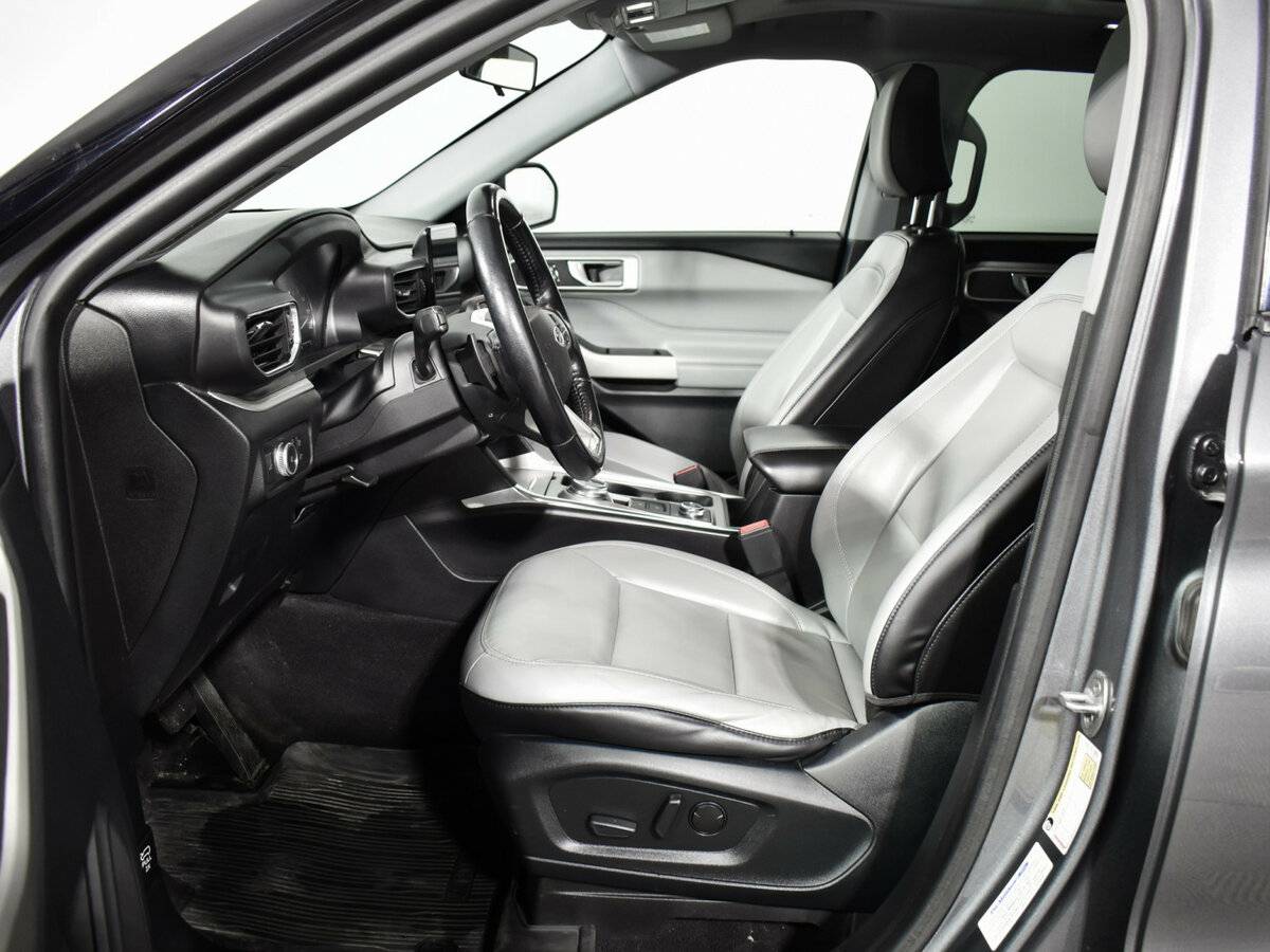 Ford Explorer VI, 2021 Фото №7