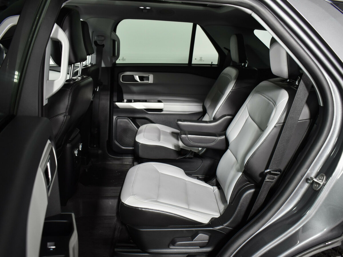 Ford Explorer VI, 2021 Фото №8