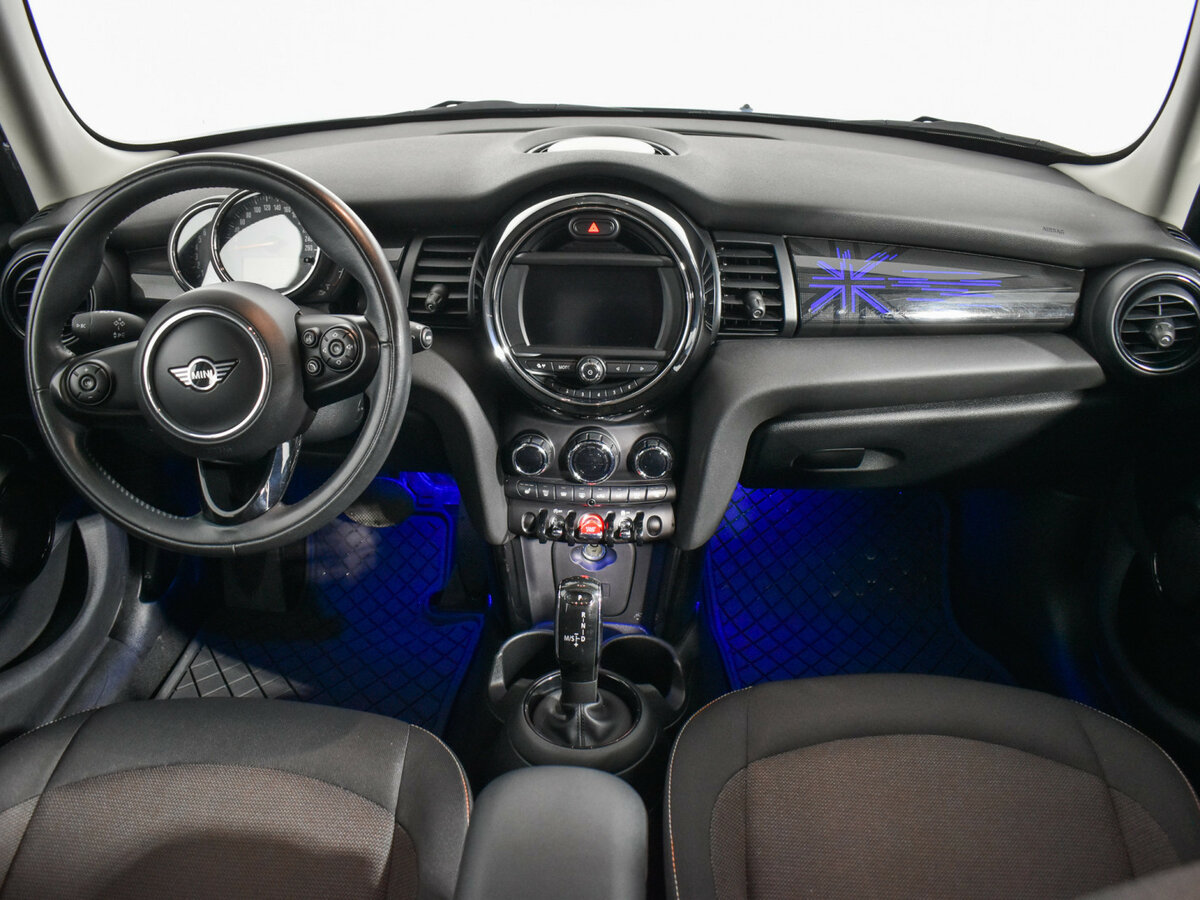 Mini Hatch Cooper III (F55/F56) Рестайлинг, 2019 Фото №14