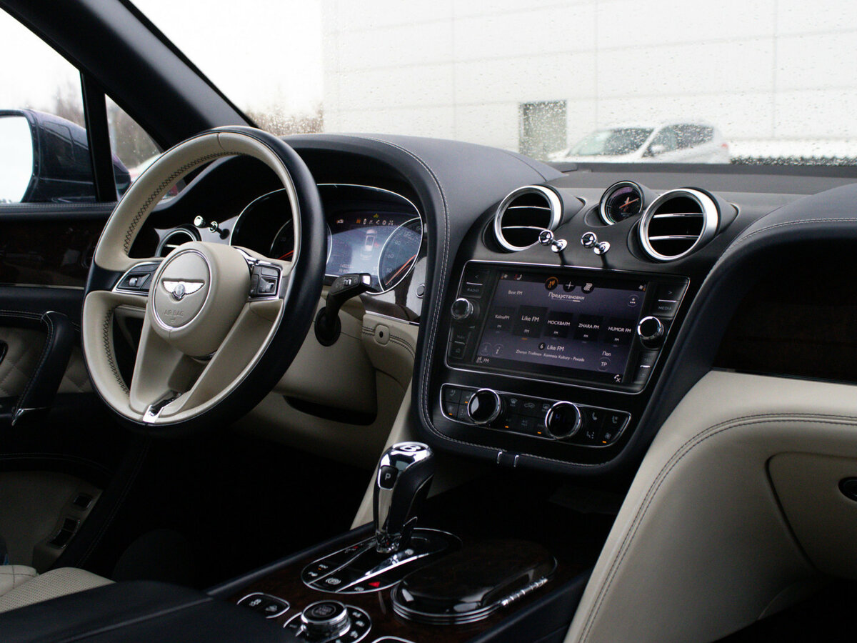 Bentley Bentayga I, 2016 Фото №9