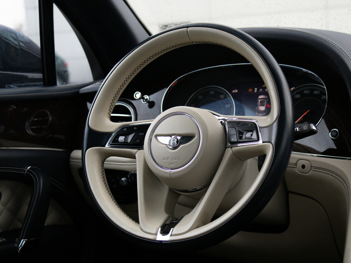 Bentley Bentayga I, 2016 Фото №13