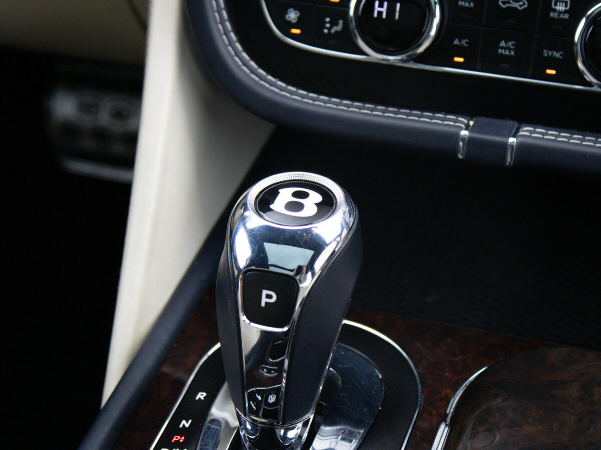 Bentley Bentayga I, 2016 Фото №17