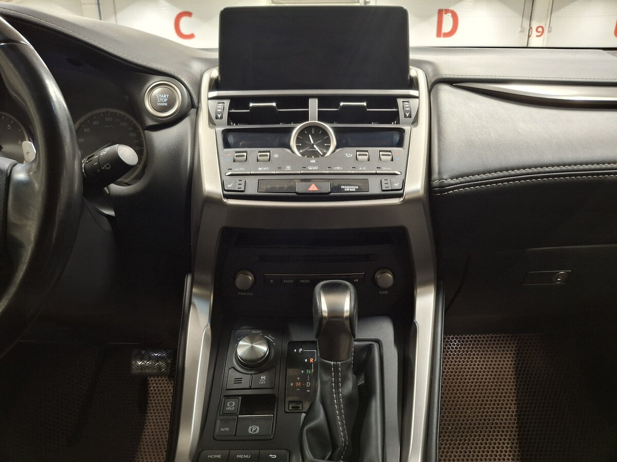 Lexus NX 300 I Рестайлинг, 2018 Фото №14